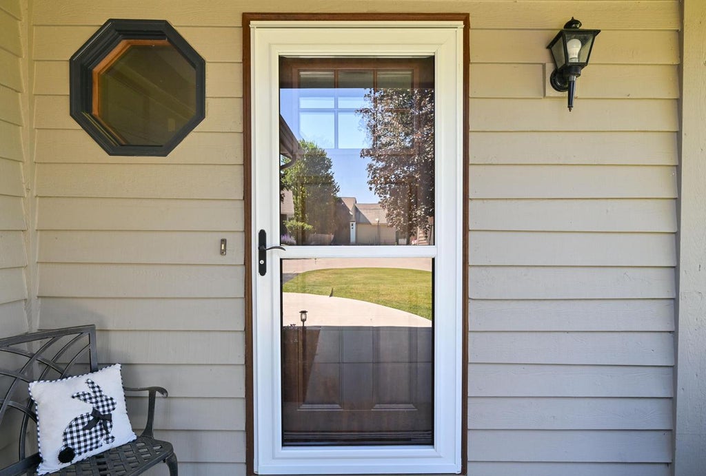 Photo of 1021 Eton COURT, Hartland, WI 53029 (MLS # 1965456)