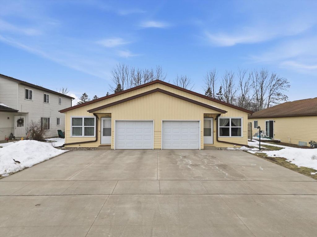 Photo of 1304-1304a N Hume AVENUE, Marshfield, WI 54449 (MLS # 22600866)