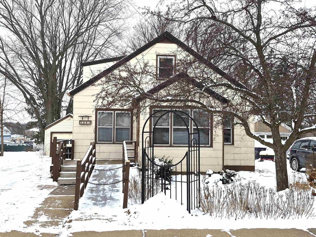 Photo of 1604 S Cedar AVENUE, Marshfield, WI 54449 (MLS # 22505681)