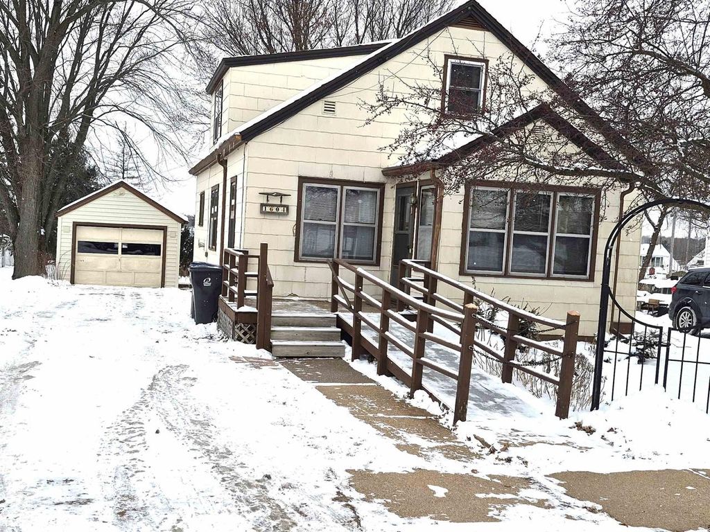 Photo of 1604 S Cedar AVENUE, Marshfield, WI 54449 (MLS # 22505681)