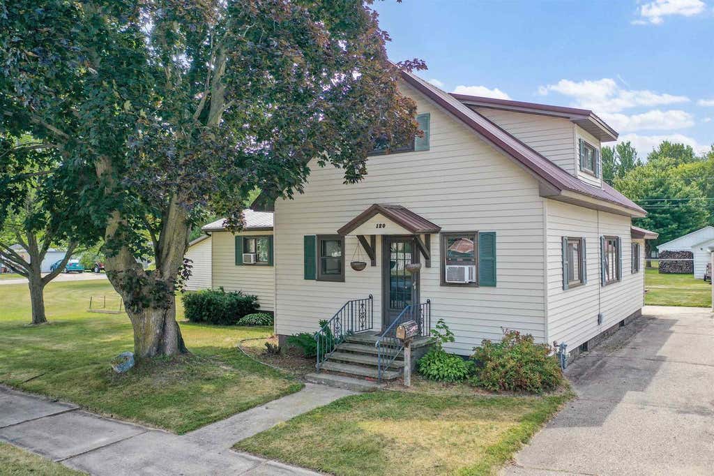 Photo of 120 5th STREET, Oconto, WI 54153 (MLS # 50330524)