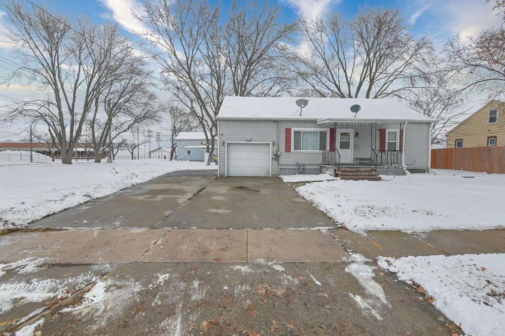 Photo of 915 Reber STREET, Green Bay, WI 54302 (MLS # 50318754)