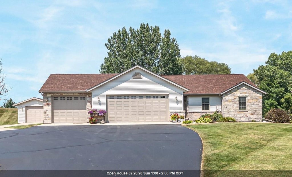 Photo of 206 Donovan CIRCLE, Rosendale, WI 54974 (MLS # 50332912)