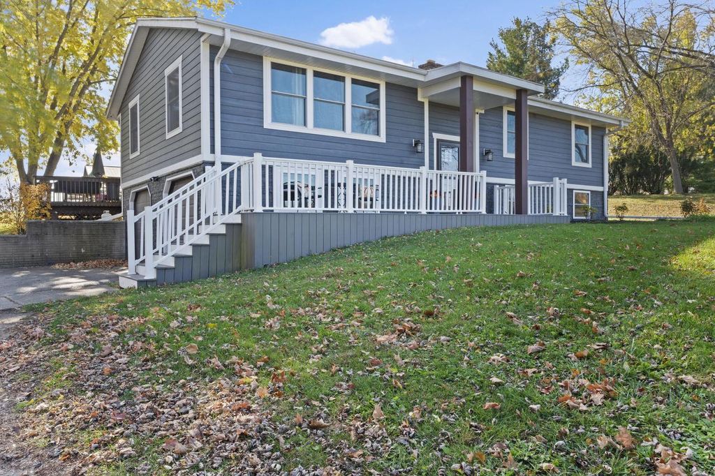 Photo of S47W24821 Lawnsdale ROAD, Waukesha, WI 53189 (MLS # 1941691)