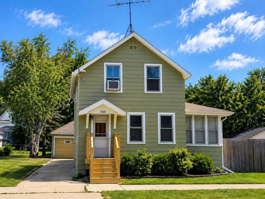Photo of 1022 Mt Vernon STREET, Oshkosh, WI 54901 (MLS # 50331941)