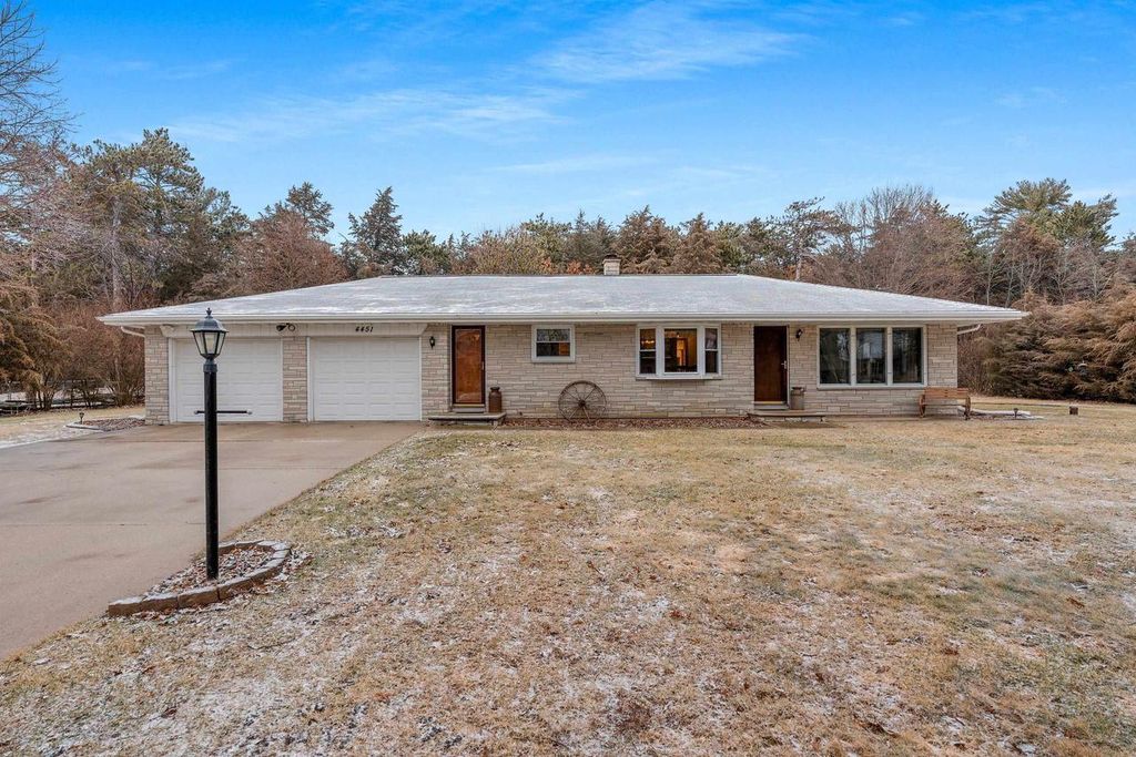Photo of 4451 Renier ROAD, Green Bay, WI 54311 (MLS # 50322185)