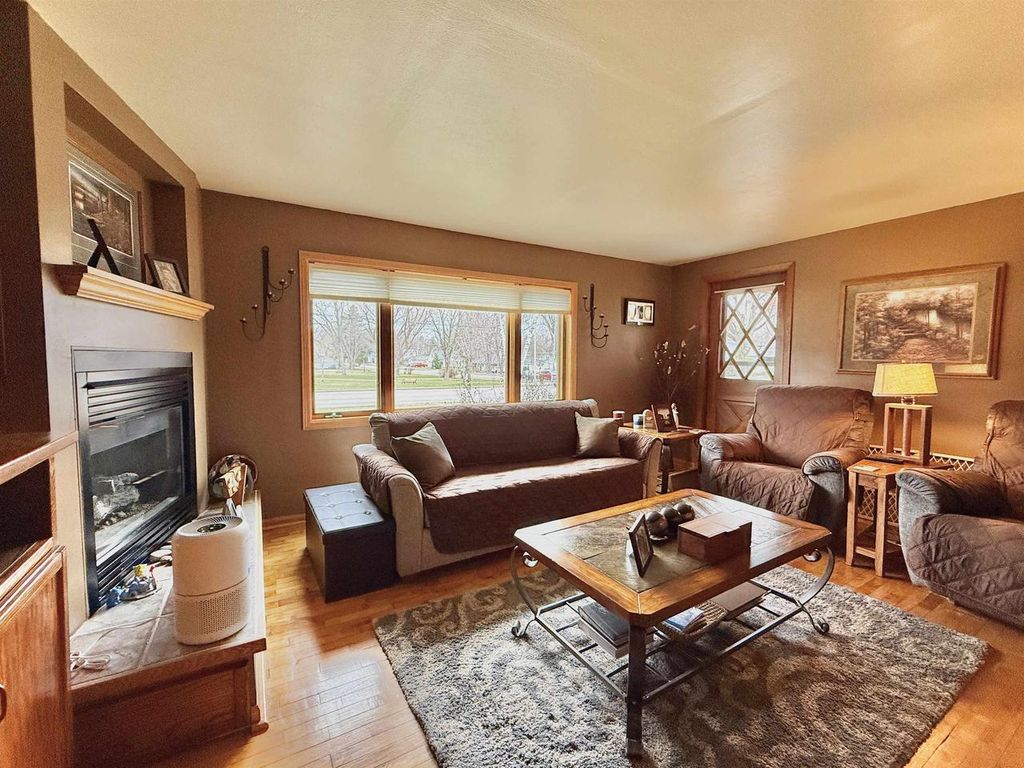 Photo of 404 Broadway St, Berlin, WI 54923 (MLS # 50323553)