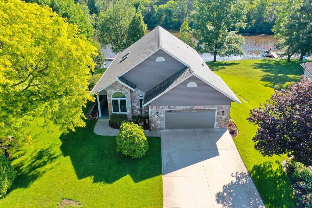 Photo of 74 Shore DRIVE, Clintonville, WI 54929 (MLS # 50334710)