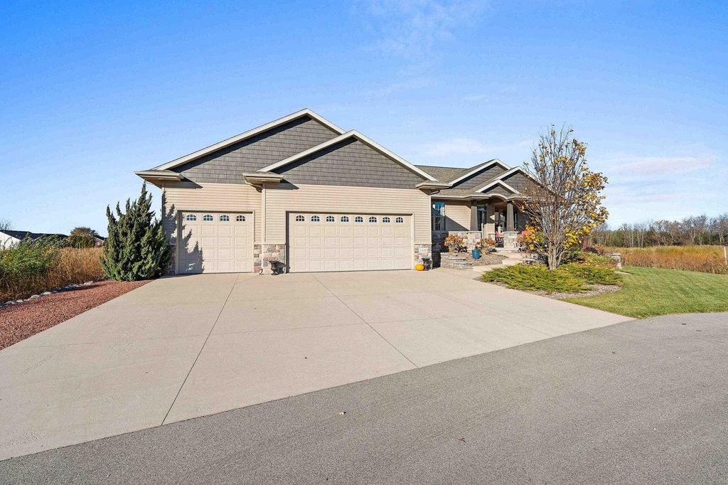 Photo of 1433 Freedom COURT, Neenah, WI 54956 (MLS # 50317719)