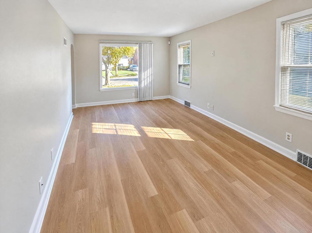 Photo of 4319 S Lenox STREET, Milwaukee, WI 53207 (MLS # 1986345)