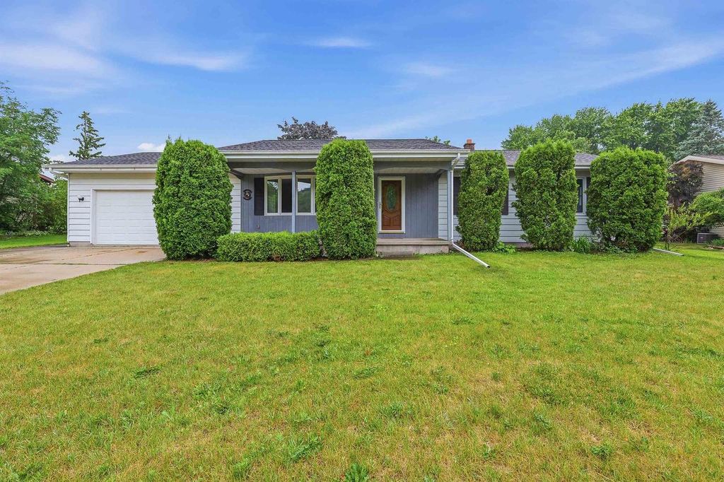 Photo of 542 Wakefield AVENUE, Fond Du Lac, WI 54935 (MLS # 50327001)