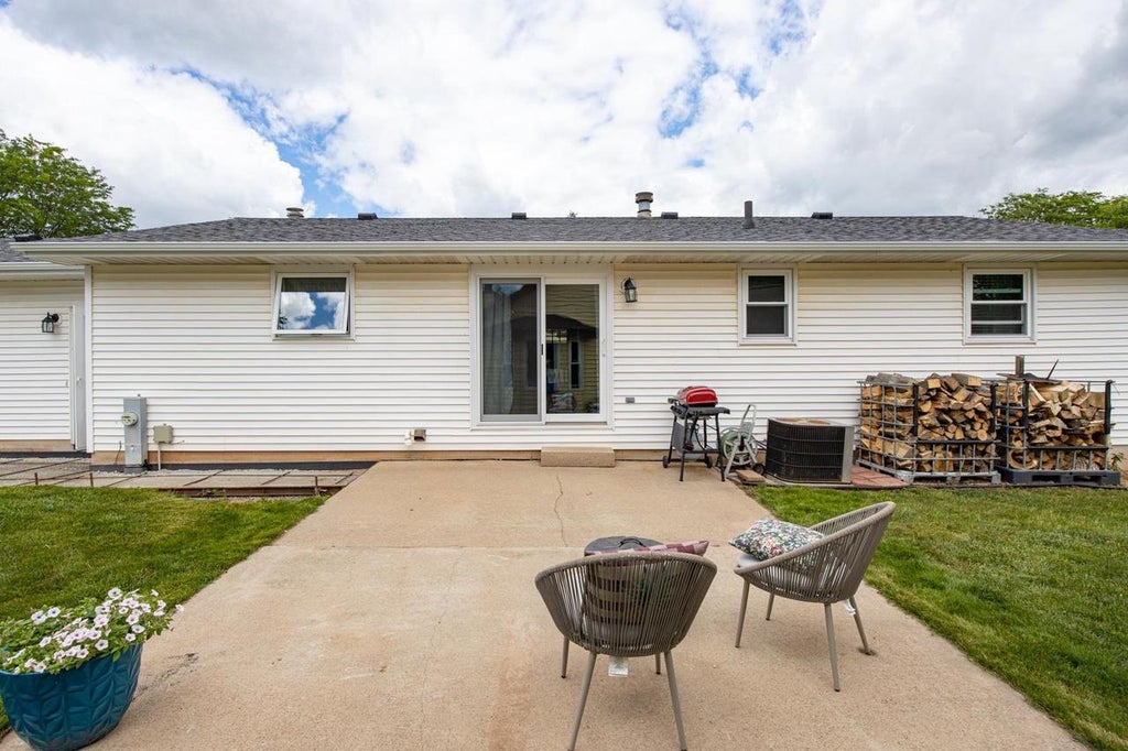 Photo of 95 Northbreeze DRIVE, Appleton, WI 54911 (MLS # 50327475)
