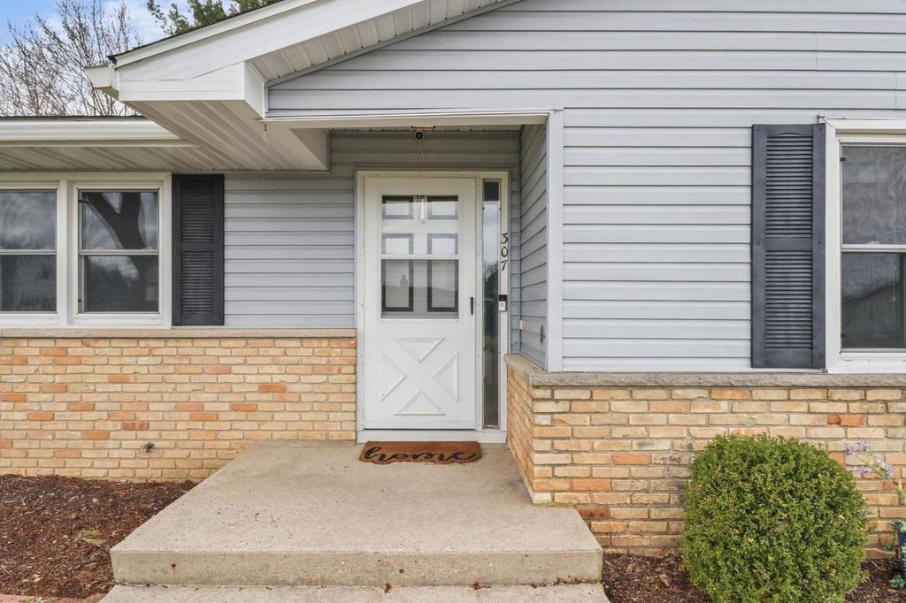 Photo of 307 S Holiday DRIVE, Waunakee, WI 53597 (MLS # 2020145)