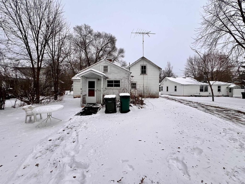 Photo of 600 Royalton STREET, Waupaca, WI 54981 (MLS # 50319003)
