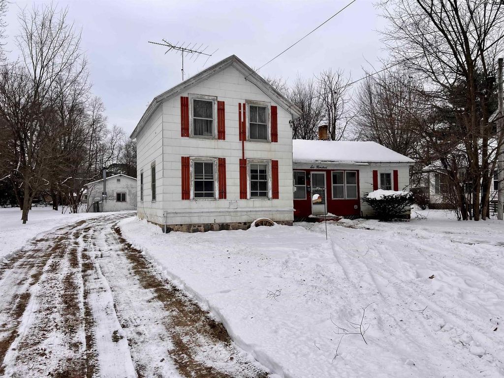 Photo of 600 Royalton STREET, Waupaca, WI 54981 (MLS # 50319003)