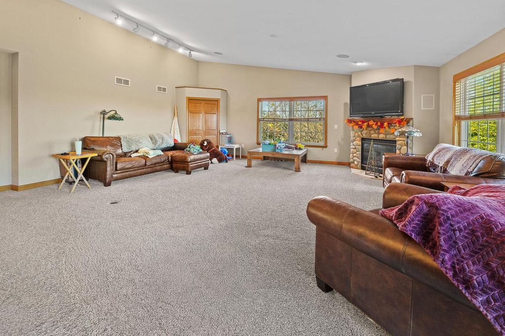 Photo of W144N10968 Fond du Lac AVENUE, Germantown, WI 53022 (MLS # 1940081)