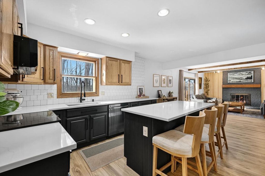 Photo of S57W22661 Woodside COURT, Waukesha, WI 53189 (MLS # 1948262)