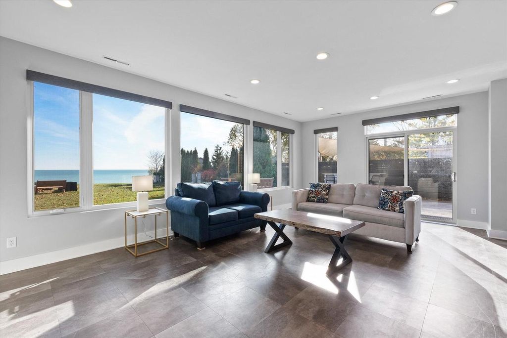 Photo of 2533 Lakeshore DRIVE, Sheboygan, WI 53081 (MLS # 1935139)