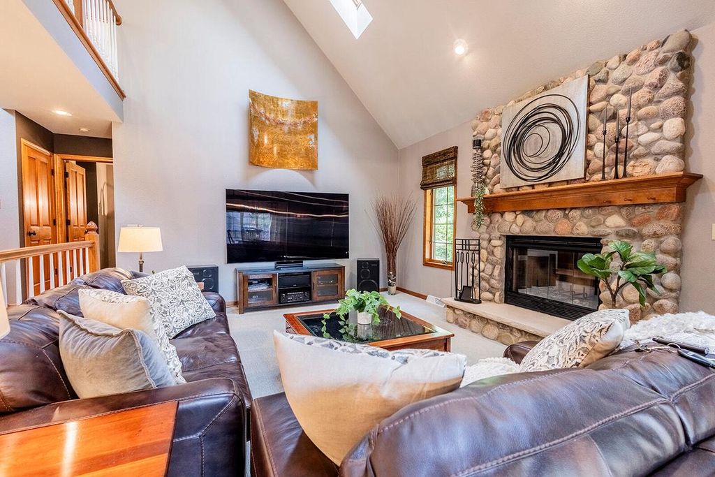 Photo of N26W26388 Quail Hollow ROAD #A, Pewaukee, WI 53072 (MLS # 1935451)