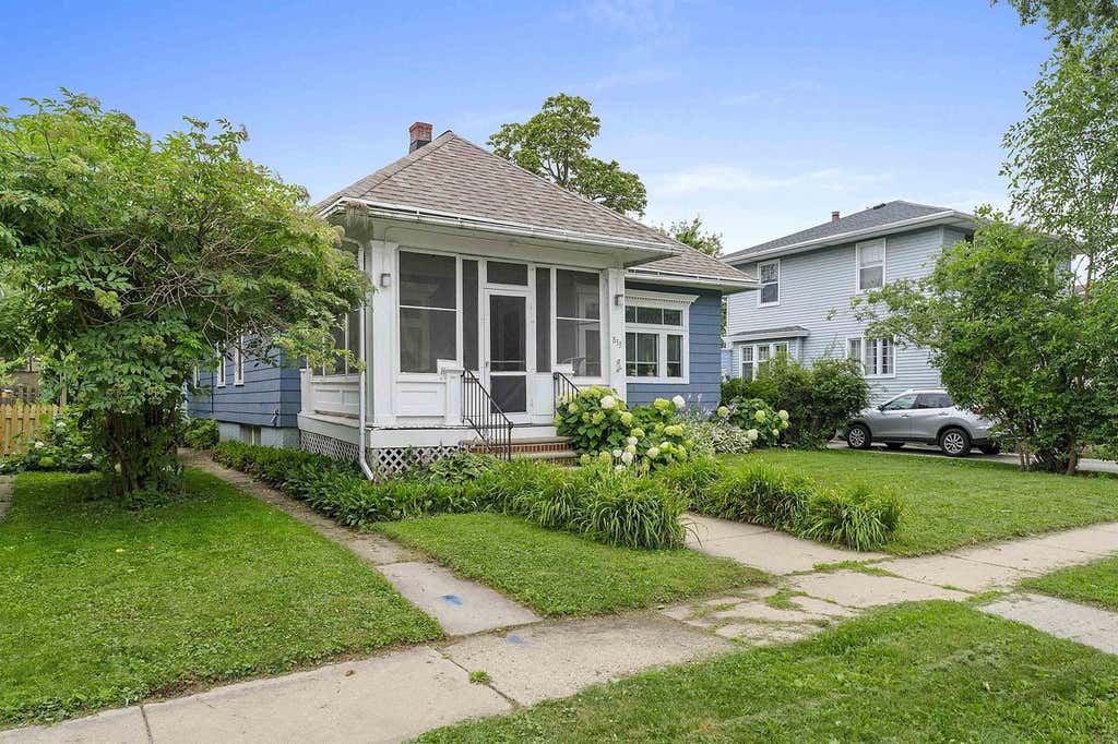 Photo of 833 Oregon STREET, Green Bay, WI 54303 (MLS # 50329783)
