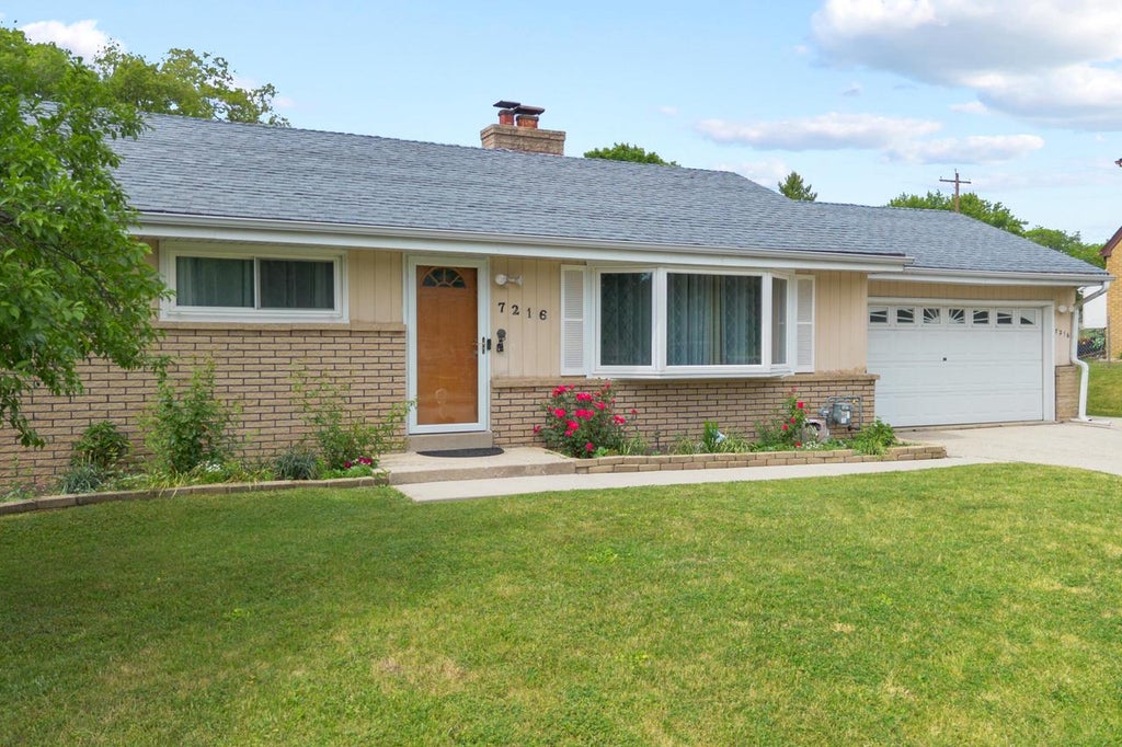 Photo of 7216 W Layton AVENUE, Greenfield, WI 53220 (MLS # 1965037)