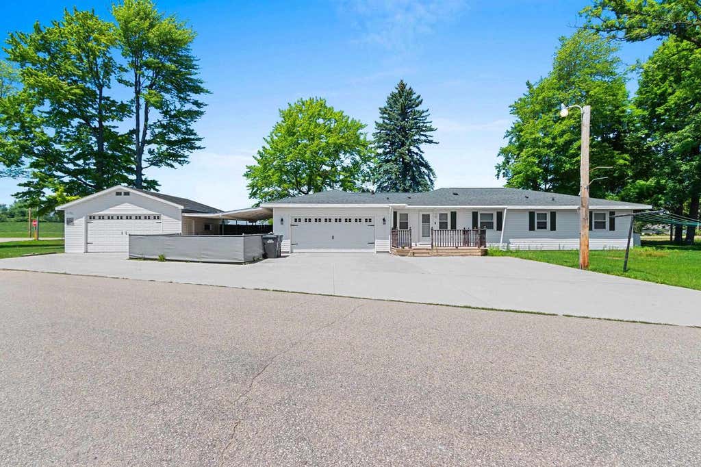 Photo of W5184 Shady LANE, Shawano, WI 54166 (MLS # 50329590)