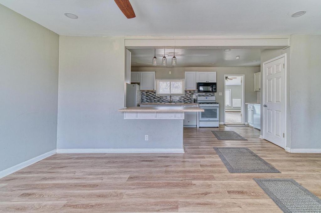 Photo of 405 W Sugar LANE, Glendale, WI 53217 (MLS # 1950726)