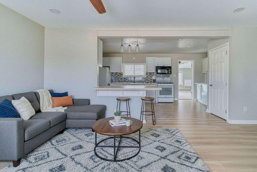 Photo of 405 W Sugar LANE, Glendale, WI 53217 (MLS # 1950726)