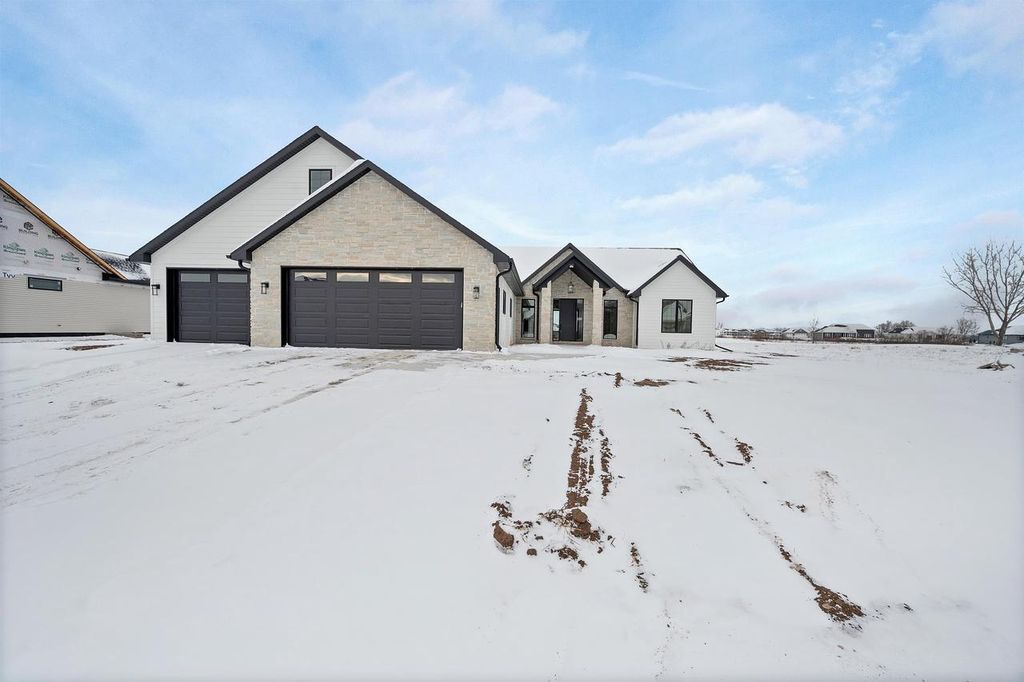 Photo of 110 Beckerae COURT, Wrightstown, WI 54180 (MLS # 50317586)