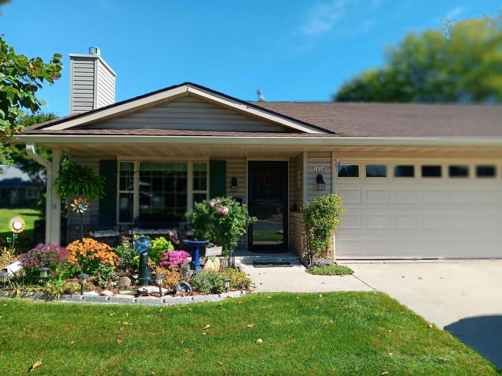 Photo of 1624 Garden LANE, West Bend, WI 53095 (MLS # 1945829)