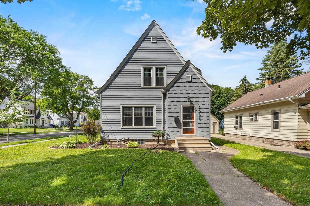 Photo of 1034 W Lorain STREET, Appleton, WI 54914 (MLS # 50329059)