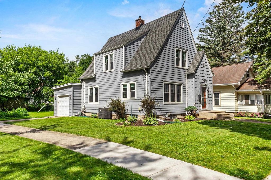 Photo of 1034 W Lorain STREET, Appleton, WI 54914 (MLS # 50329059)