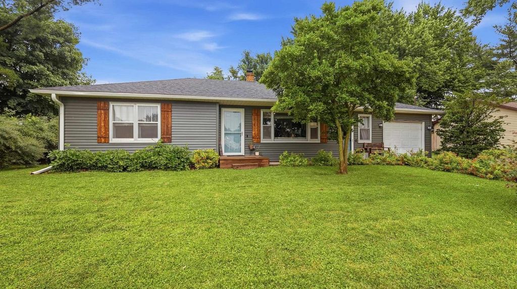 Photo of 565 N Elm STREET, Platteville, WI 53818 (MLS # 2026666)