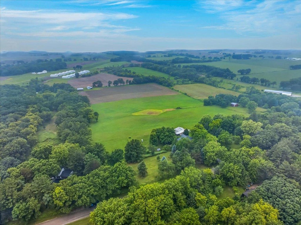 Photo of 541 Union ROAD, Brooklyn, WI 53521 (MLS # 2030248)