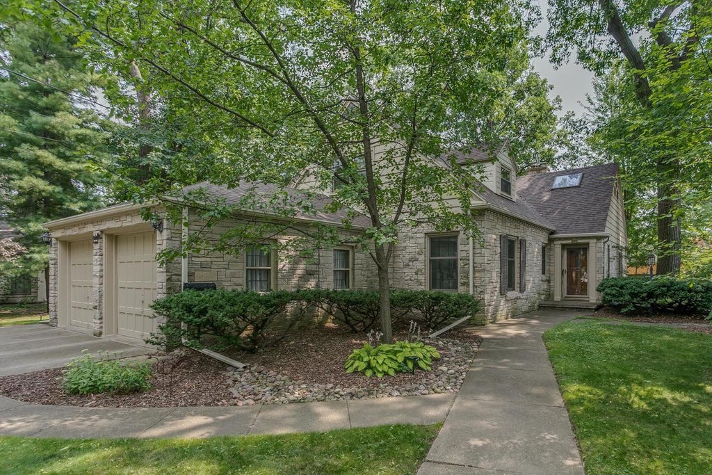 Photo of 1520 Oakcrest COURT, Appleton, WI 54914 (MLS # 50330851)