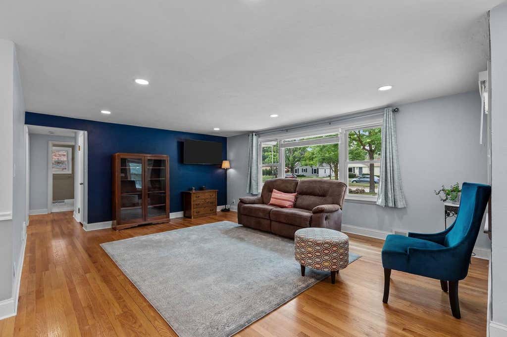 Photo of 1906 S Memorial DRIVE, Appleton, WI 54915 (MLS # 50330920)