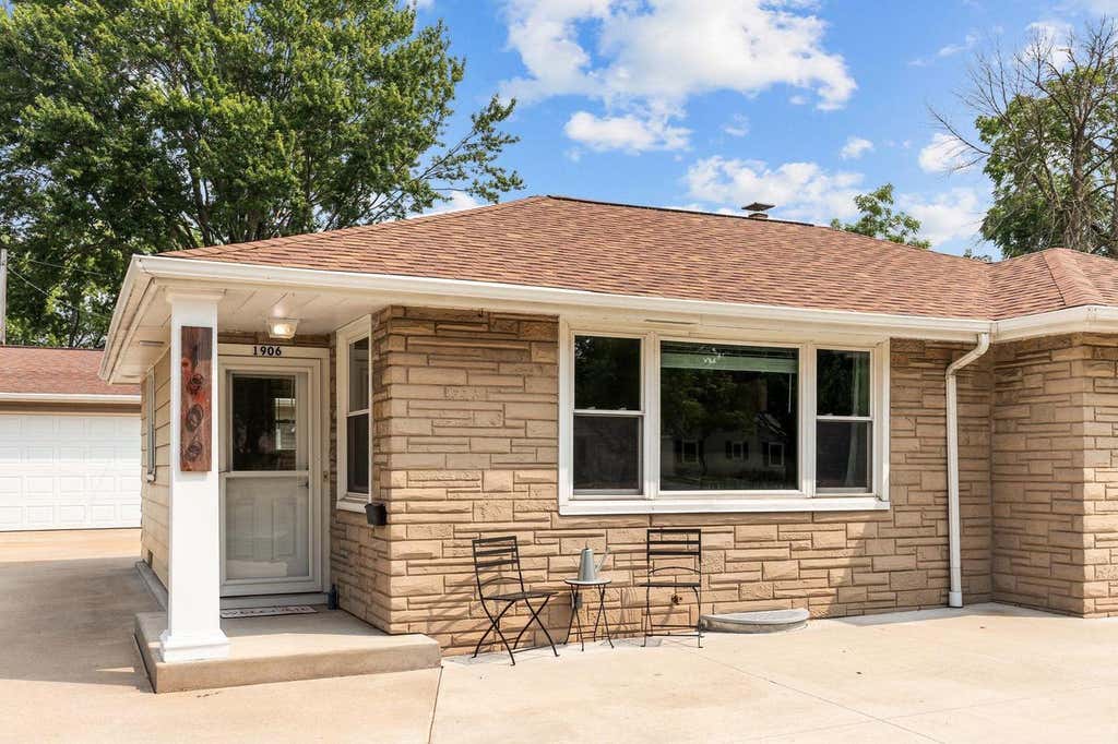 Photo of 1906 S Memorial DRIVE, Appleton, WI 54915 (MLS # 50330920)