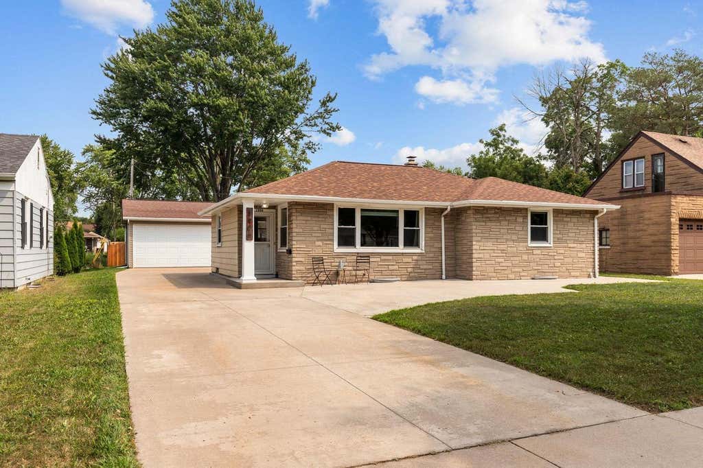 Photo of 1906 S Memorial DRIVE, Appleton, WI 54915 (MLS # 50330920)