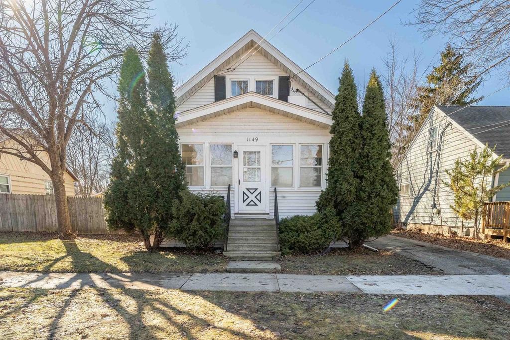 Photo of 1149 W 6th AVENUE, Oshkosh, WI 54902 (MLS # 50321420)