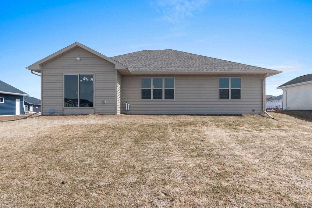 Photo of 1621 Frontier ROAD, Luxemburg, WI 54217 (MLS # 50322915)