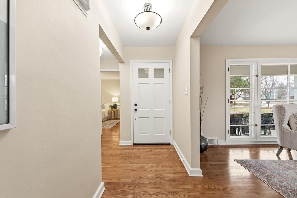 Photo of 800 E Hermitage ROAD, Bayside, WI 53217 (MLS # 1955283)