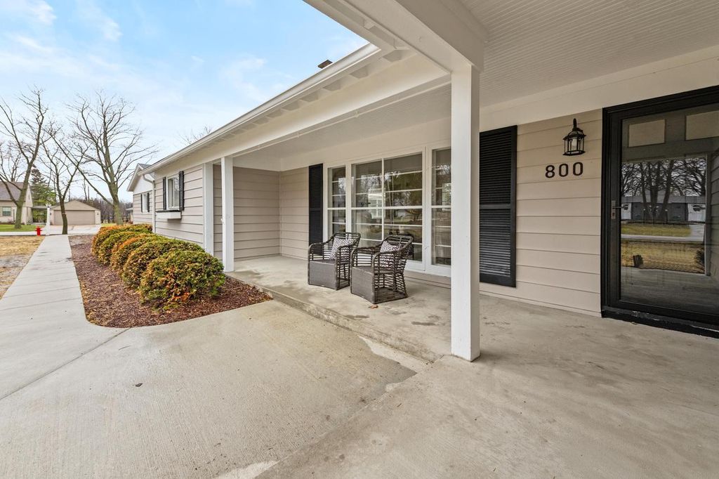 Photo of 800 E Hermitage ROAD, Bayside, WI 53217 (MLS # 1955283)