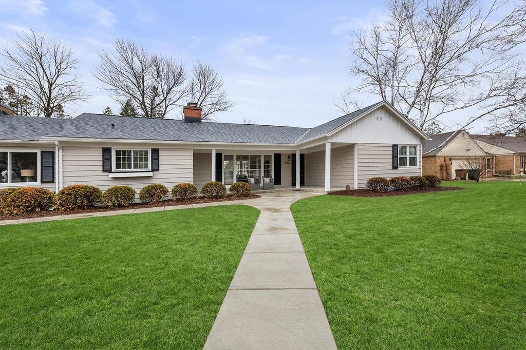 Photo of 800 E Hermitage ROAD, Bayside, WI 53217 (MLS # 1955283)