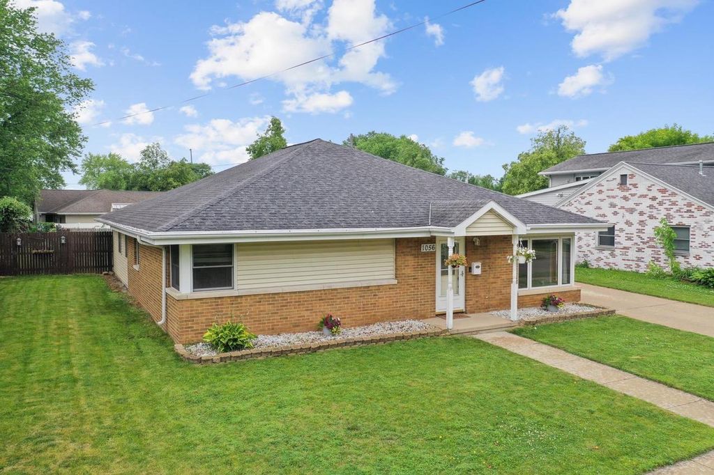 Photo of 1056 St Paul STREET, Green Bay, WI 54304 (MLS # 50317242)