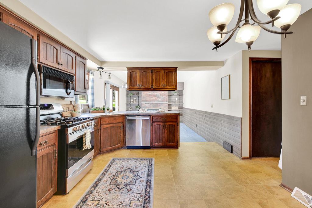 Photo of W214N10404 Oak LANE, Germantown, WI 53022 (MLS # 1959063)