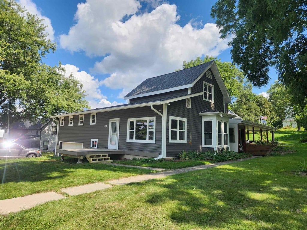 Photo of 108 N Washington STREET, Deerfield, WI 53531 (MLS # 2031501)