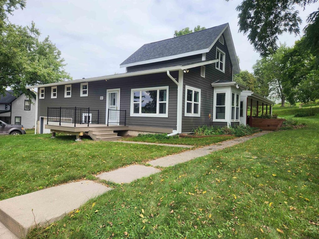 Photo of 108 N Washington STREET, Deerfield, WI 53531 (MLS # 2031501)