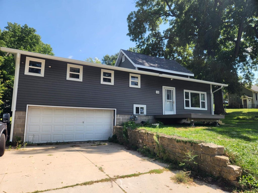 Photo of 108 N Washington STREET, Deerfield, WI 53531 (MLS # 2031501)