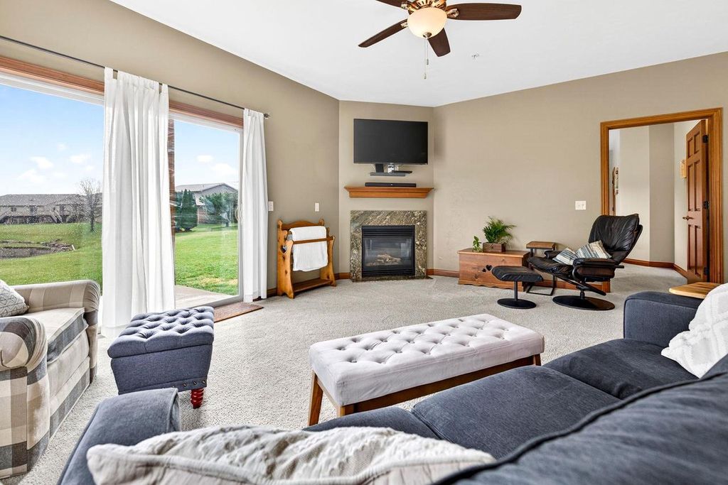 Photo of 2362 Plank CIRCLE #B, Appleton, WI 54915 (MLS # 50323953)