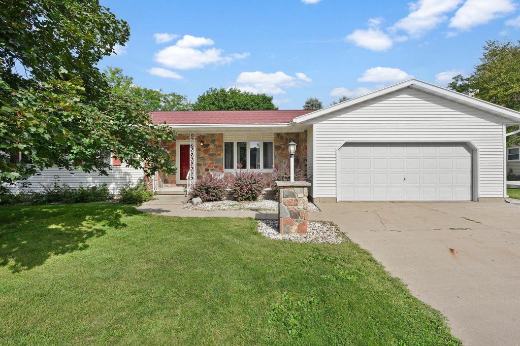 Photo of 140 Vilas Hibbard PARKWAY, Lodi, WI 53555 (MLS # 2031167)